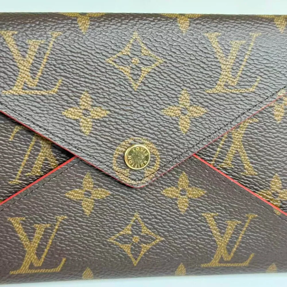 Louis Vuitton Monogram Canvas Wallet with Classic Design and Brown Color Scheme